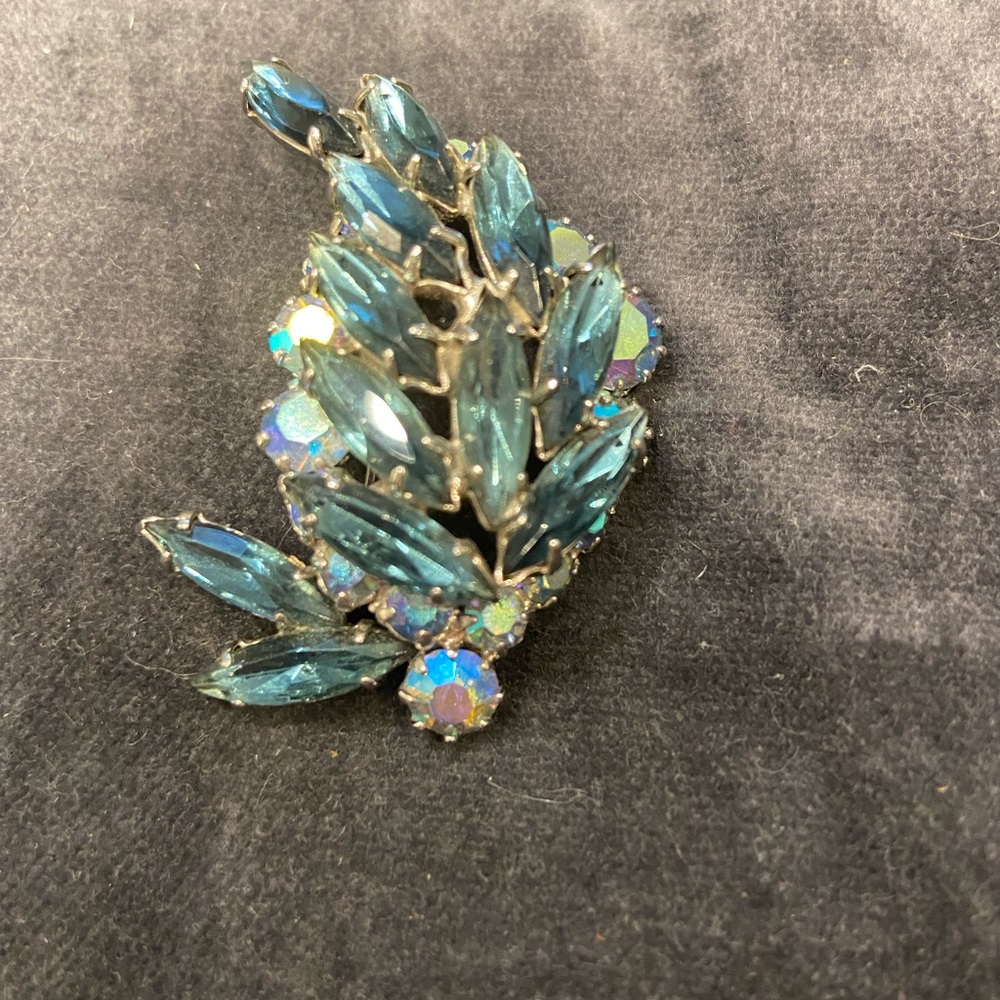 Sherman Style Crystal Brooch - Picture 2 of 6
